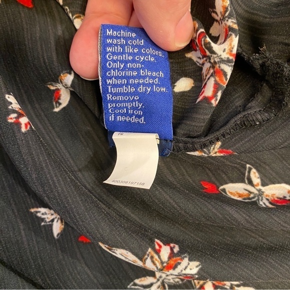 APT 9 Petite Med Black Floral Top Blouse Shirt Ruffle Hem Flowy 3/4 Sleeves - Picture 7 of 8